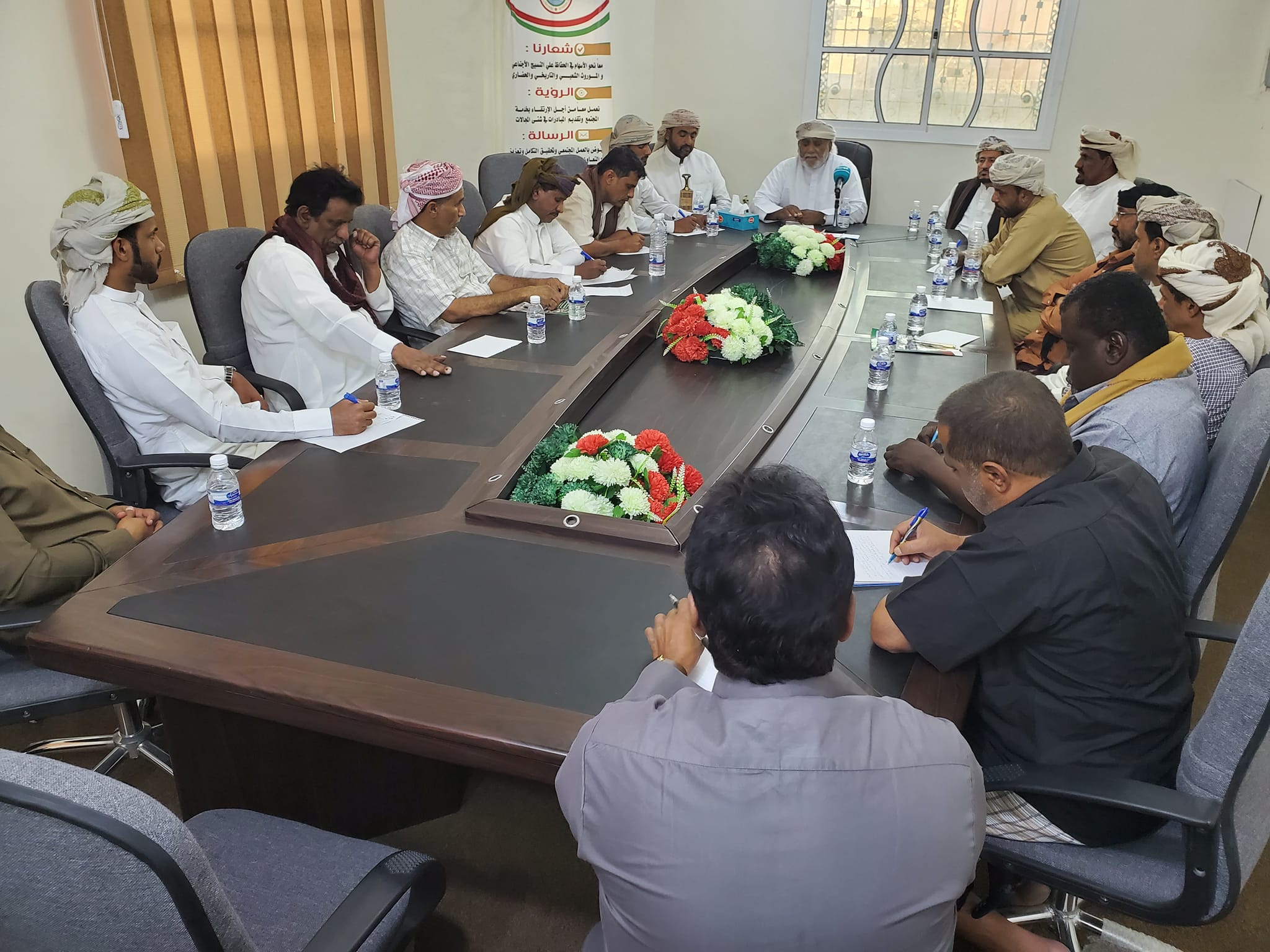 لجنة الاعتصام السلمي  تواصل اجتماعاتها في مدينة الغيضة وتناقش عمل الدوائر والخطط للفترة القادمة 