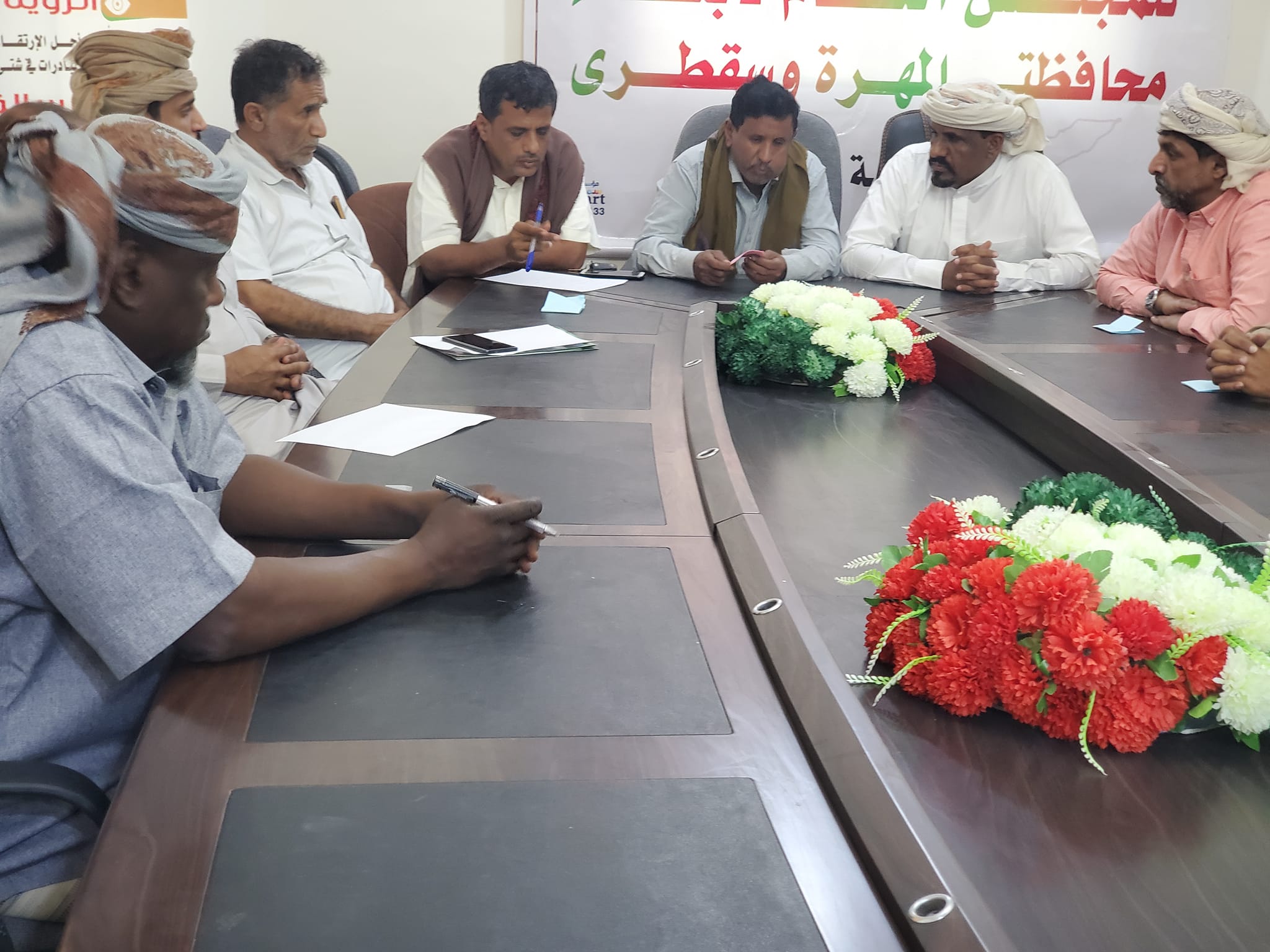 لجنة الاعتصام السلمي تناقش أخر المستجدات في محافظة المهرة وتحذر من يسعى بنشر الفوضى 