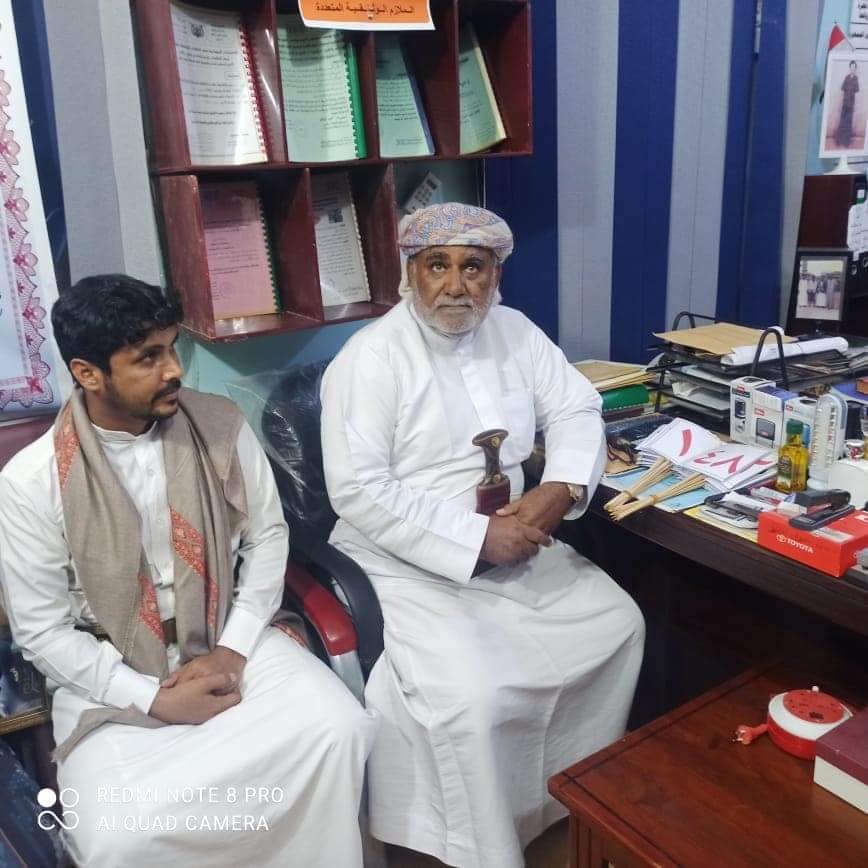 ضمن زيارته إلى قشن.. الشيخ علي سالم  الحريزي يزور مكتبة سعد سالم الجدحي ويقدم دعم  مالي  
